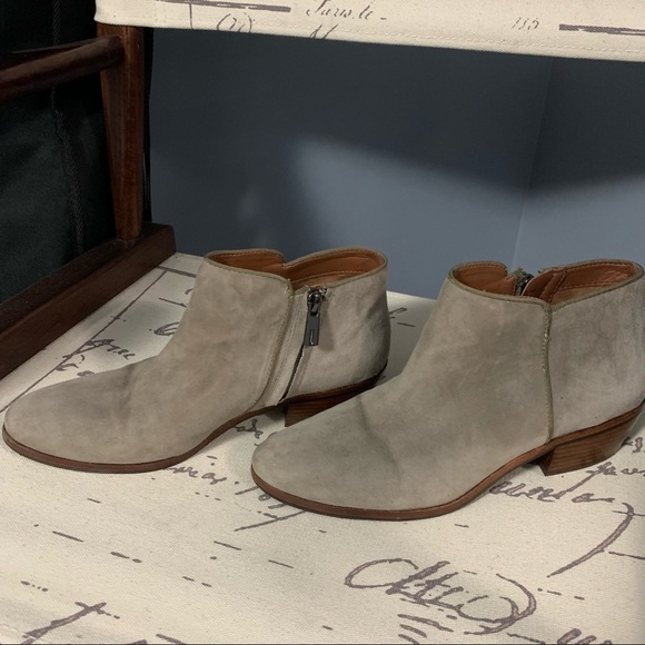 Sam Edelman Petty Suede Ankle Bootie size US 7.5
Colour Putty - Picture 2 of 4